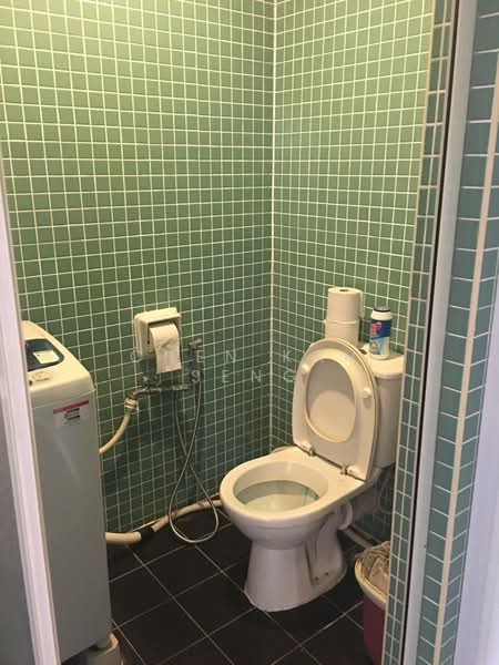 Servis Apartment untuk Dijual di Holiday Place (D-Villa Residence) - Chen Kah Seng - Bathroom - PropertyGuru.com.my