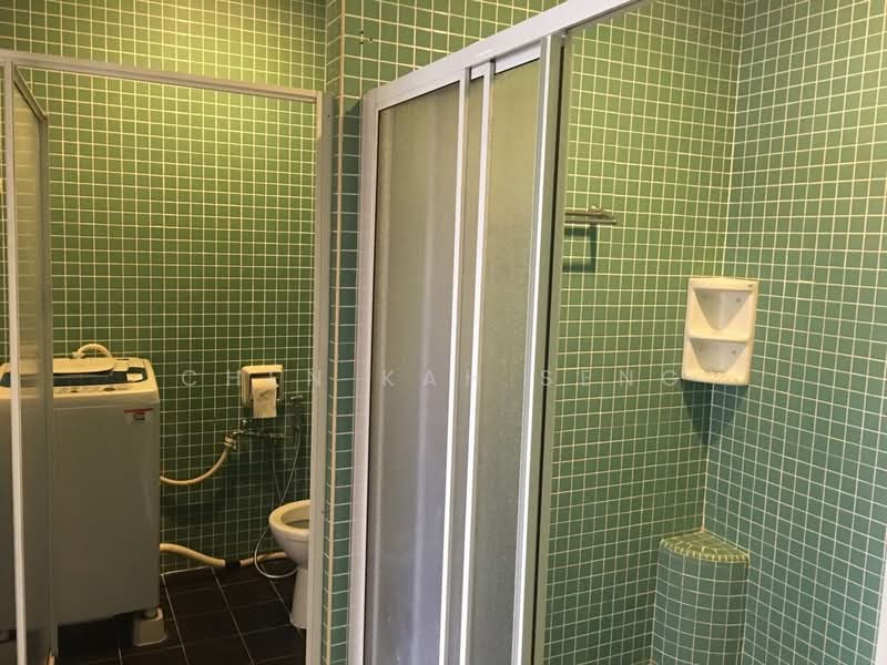 Servis Apartment untuk Dijual di Holiday Place (D-Villa Residence) - Chen Kah Seng - Bathroom - PropertyGuru.com.my