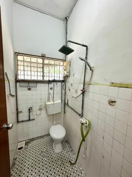 2-storey Terraced House for Rent in Taman Johor Jaya (Johor Bahru) - Nick Low - Bathroom - PropertyGuru.com.my