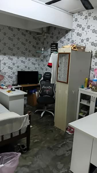 Flat for Sale at Taman Scientex - Steve Tey - Study - PropertyGuru.com.my