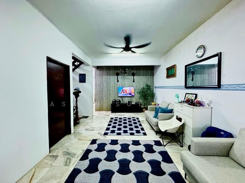 Rumah Teres 2 Tingkat untuk Dijual di Subang Jaya (Selangor) - Yasmin Sulaiman - Living Room - PropertyGuru.com.my