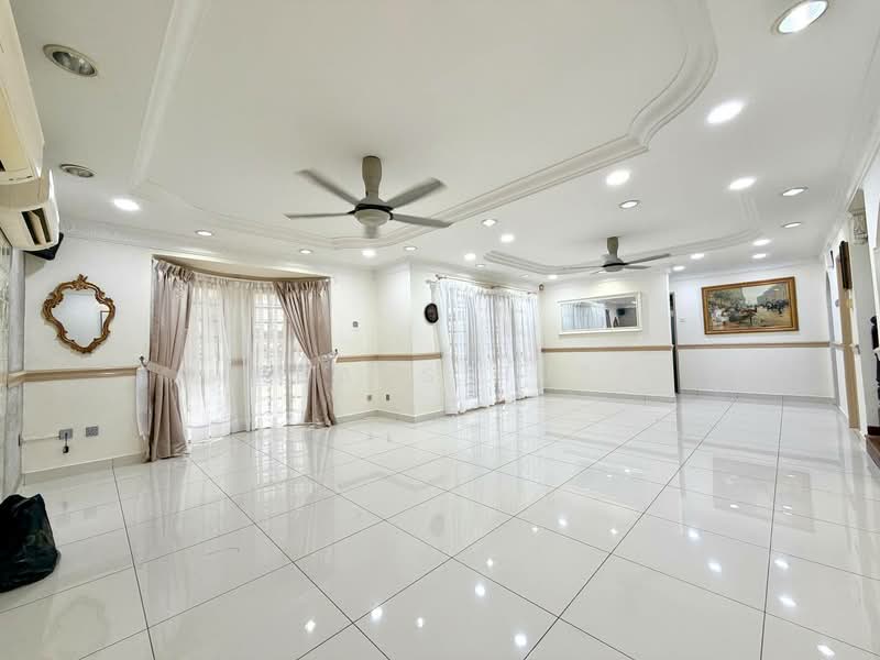 Rumah Berkembar untuk Dijual di Seksyen 9 (Shah Alam) - Firdaus Husin - Living Room - PropertyGuru.com.my