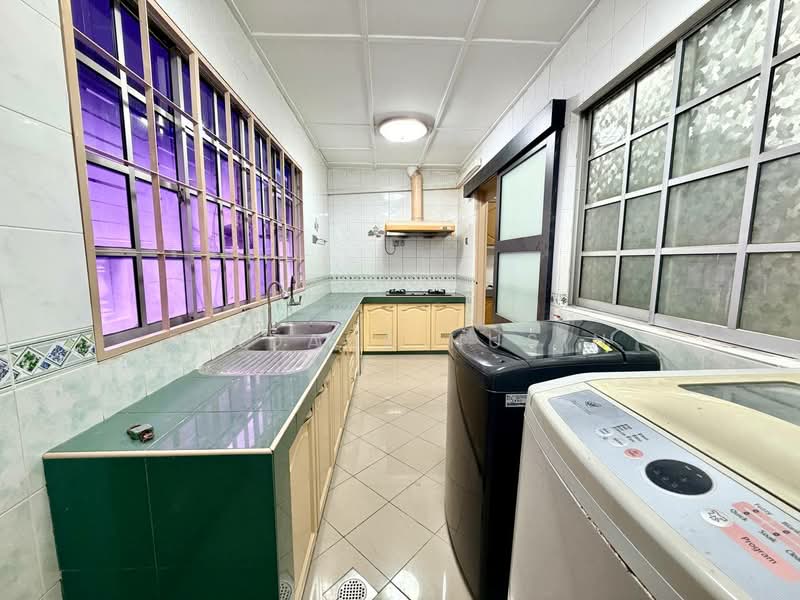 Rumah Berkembar untuk Dijual di Seksyen 9 (Shah Alam) - Firdaus Husin - Kitchen - PropertyGuru.com.my