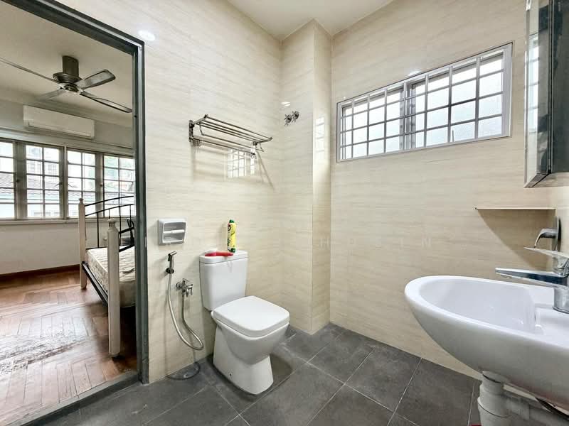 Rumah Berkembar untuk Dijual di Seksyen 9 (Shah Alam) - Firdaus Husin - Bathroom - PropertyGuru.com.my
