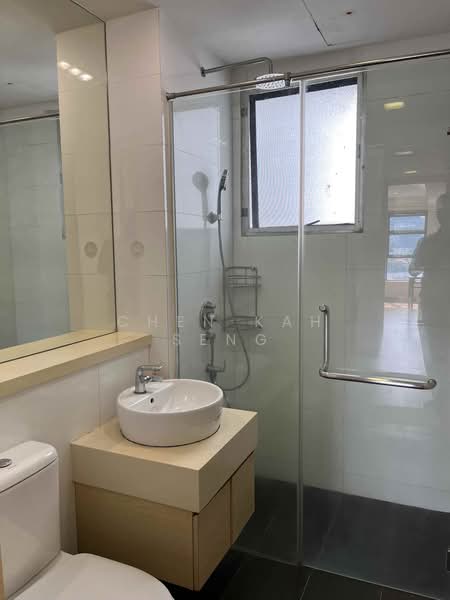 Kondominium untuk Dijual di Impiana On The Waterfront Condominium - Chen Kah Seng - Bathroom - PropertyGuru.com.my