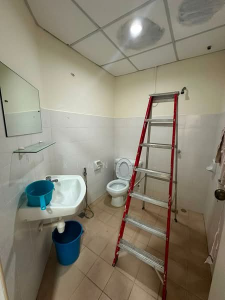 Kondominium untuk Disewa di Sri Pangkor Condominium - Xinnee . - Bathroom - PropertyGuru.com.my