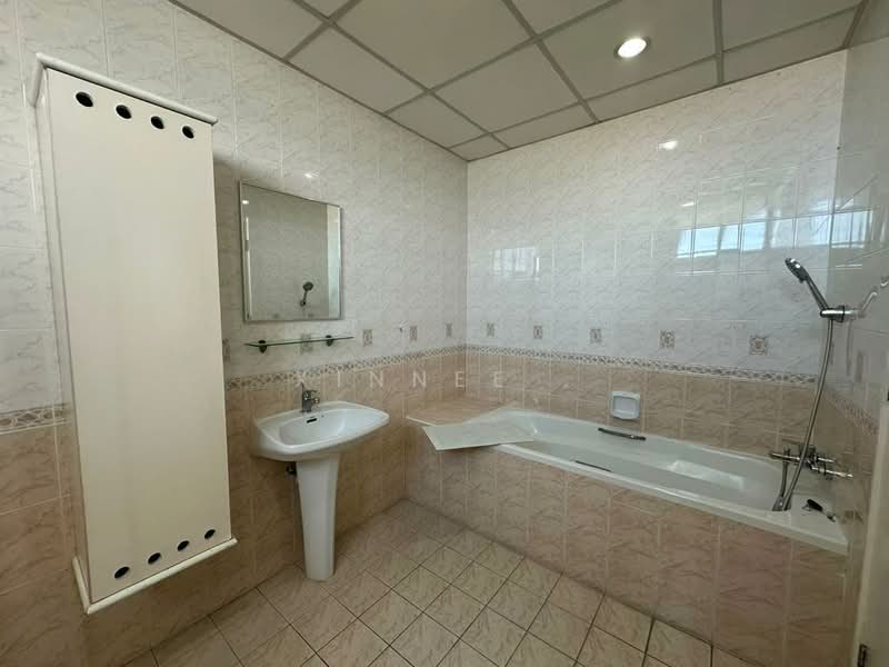 Kondominium untuk Disewa di Sri Pangkor Condominium - Xinnee . - Bathroom - PropertyGuru.com.my