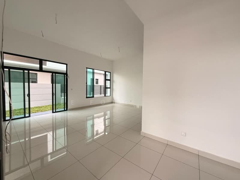 Cluster House for Sale in Taman Impian Emas (Skudai) - Ee Fong Toh - Living Room - PropertyGuru.com.my