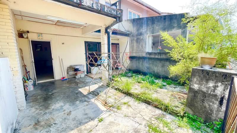 Rumah Teres 2 Tingkat untuk Dijual di Taman Serdang Raya (Seri Kembangan) - Izzati Mat - Exterior - PropertyGuru.com.my