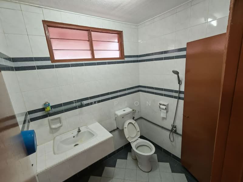 Rumah Teres 2 Tingkat untuk Dijual di Taman Kota Laksamana (Melaka City) - Tim Piong - Bathroom - PropertyGuru.com.my