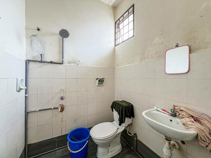 Rumah Teres 2 Tingkat untuk Dijual di Bandar Baru Salak Tinggi (Sepang) - Firdaus Husin - Bathroom - PropertyGuru.com.my