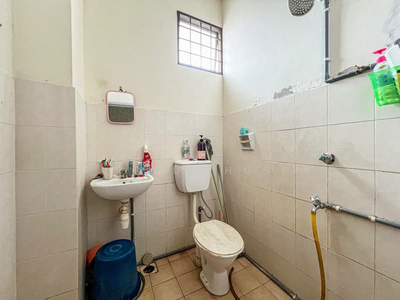 Rumah Teres 2 Tingkat untuk Dijual di Bandar Baru Salak Tinggi (Sepang) - Firdaus Husin - Bathroom - PropertyGuru.com.my