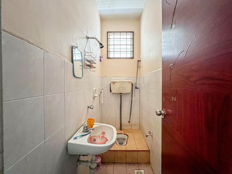 Rumah Teres 2 Tingkat untuk Dijual di Bandar Baru Salak Tinggi (Sepang) - Firdaus Husin - Bathroom - PropertyGuru.com.my