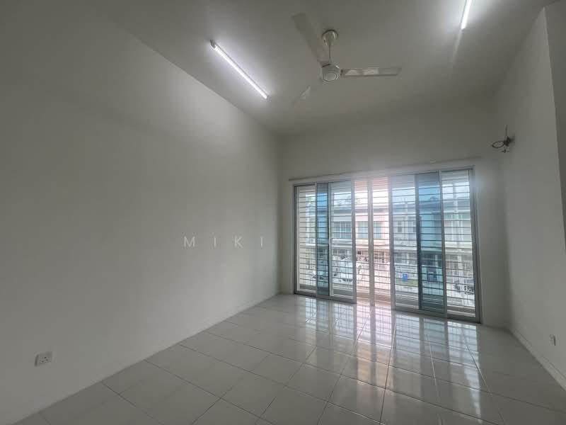 2-storey Terraced House for Sale in Bandar Rimbayu (Telok Panglima Garang) - Miki You - Living Room - PropertyGuru.com.my