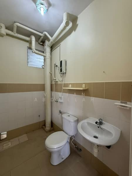 Pangsapuri untuk Disewa di Kipark Apartment - Vivian Abdullah - Bathroom - PropertyGuru.com.my
