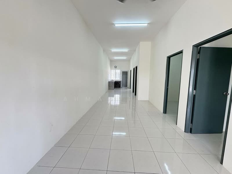 Rumah Teres 1 Tingkat untuk Disewa di Dengkil (Selangor) - Ahmad Faiz - Corridor - PropertyGuru.com.my
