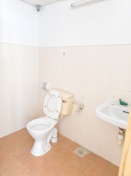 Kedai untuk Disewa di Taman Austin Perdana (Tebrau) - Jesy Tey - Bathroom - PropertyGuru.com.my