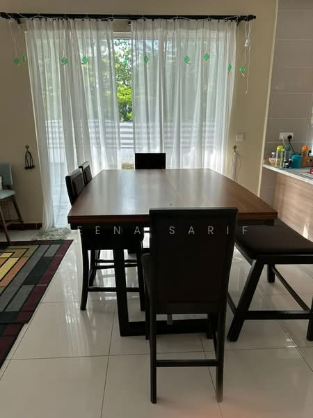Rumah Teres untuk Dijual di Setia Alam (Selangor) - Reena Sarif - Dining Room - PropertyGuru.com.my