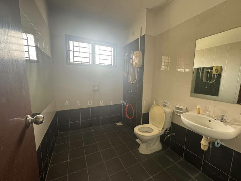 2-storey Terraced House for Sale in Bandar Dato Onn (Tebrau) - Andrew Teo - Bathroom - PropertyGuru.com.my