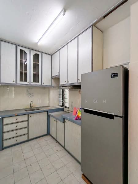 Pangsapuri untuk Dijual di Taman Harbour View (Wisma KGN) - Chris Teoh - Kitchen - PropertyGuru.com.my