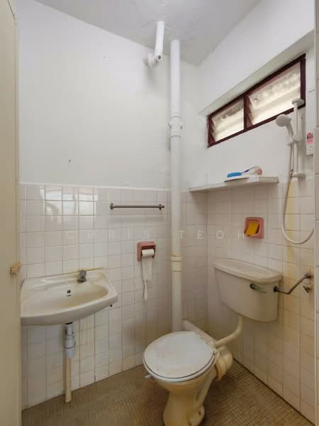 Pangsapuri untuk Dijual di Taman Harbour View (Wisma KGN) - Chris Teoh - Bathroom - PropertyGuru.com.my