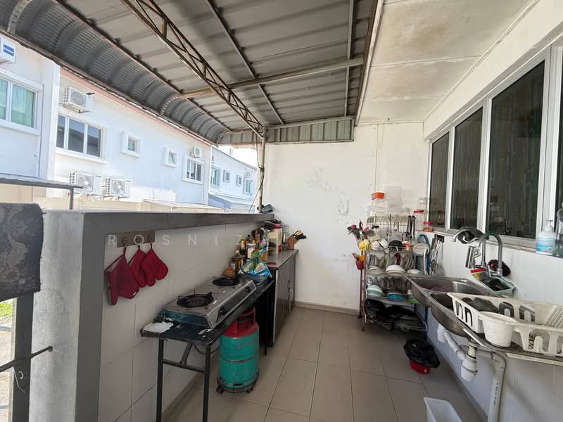 Rumah Teres 2 Tingkat untuk Dijual di Nilai (Negeri Sembilan) - Rosniza Tanidi - Kitchen - PropertyGuru.com.my