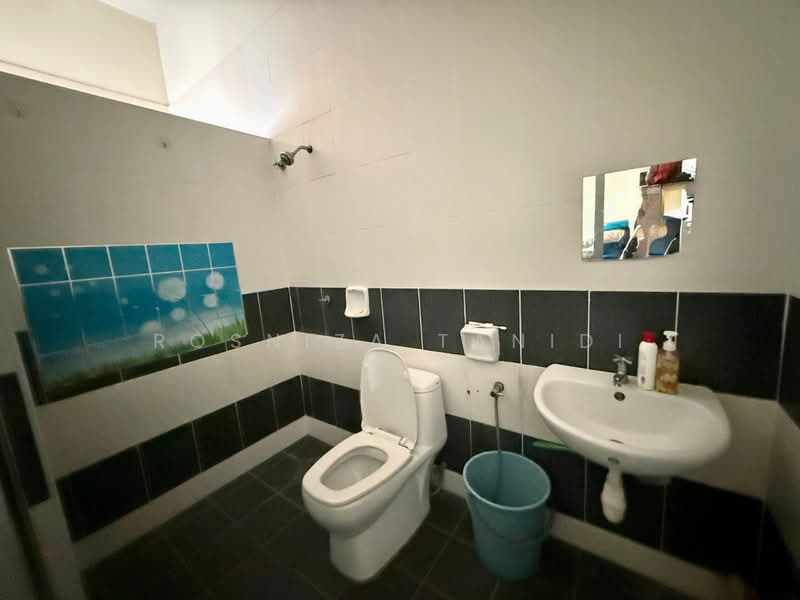 Rumah Teres 2 Tingkat untuk Dijual di Nilai (Negeri Sembilan) - Rosniza Tanidi - Bathroom - PropertyGuru.com.my
