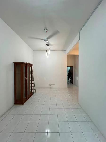 Kondominium untuk Dijual di Summer Park Townhouse @ Seri Alam - Vinna Loh - Living Room - PropertyGuru.com.my