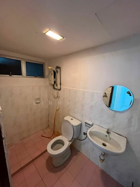 Kondominium untuk Dijual di Summer Park Townhouse @ Seri Alam - Vinna Loh - Bathroom - PropertyGuru.com.my