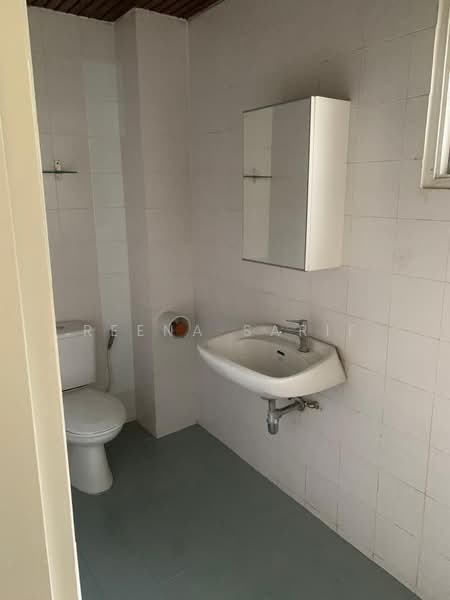 Rumah Berkembar untuk Dijual di Damansara Heights (Kuala Lumpur) - Reena Sarif - Bathroom - PropertyGuru.com.my