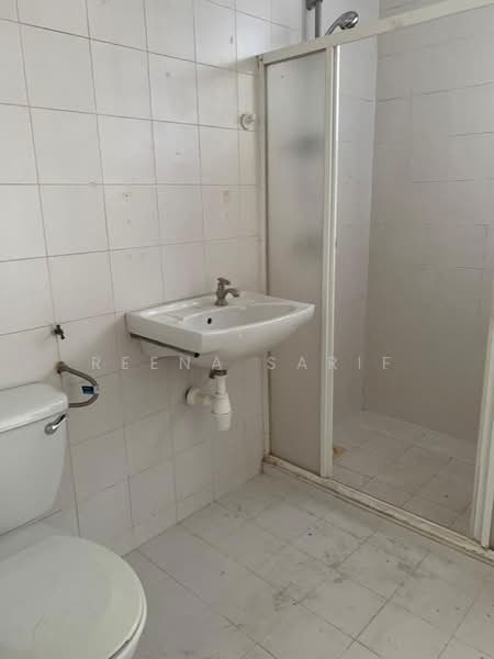 Rumah Berkembar untuk Dijual di Damansara Heights (Kuala Lumpur) - Reena Sarif - Bathroom - PropertyGuru.com.my