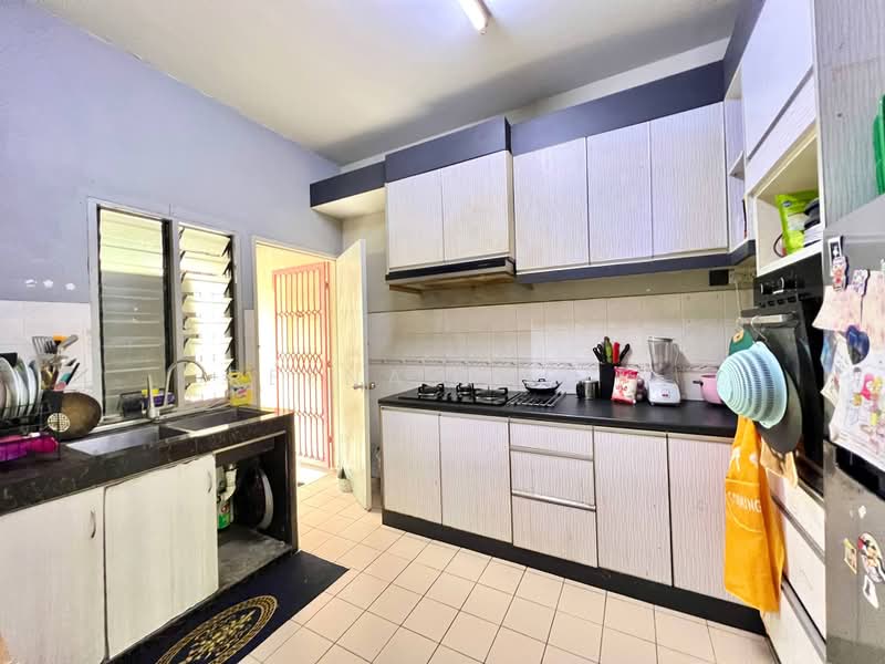 Rumah Teres 2 Tingkat untuk Dijual di Subang Bestari (Shah Alam) - Reena Sarif - Kitchen - PropertyGuru.com.my