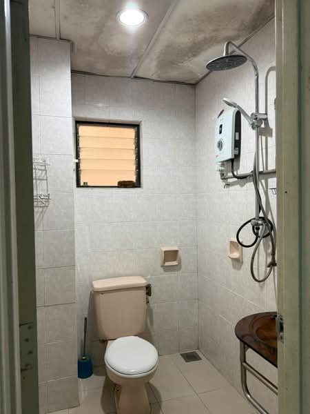 Kondominium untuk Dijual di Putra Indah Condominium - Zen Lim - Bathroom - PropertyGuru.com.my