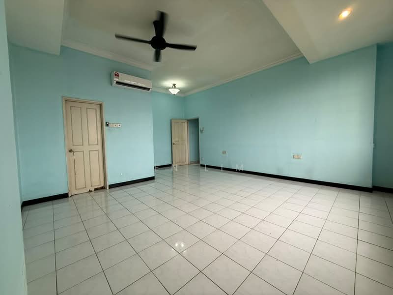 Kondominium untuk Dijual di Putra Indah Condominium - Zen Lim - Living Room - PropertyGuru.com.my