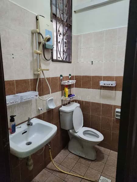 Rumah Teres untuk Dijual di Taman Dato Demang (Seri Kembangan) - Mohd Nor Fahmi - Bathroom - PropertyGuru.com.my