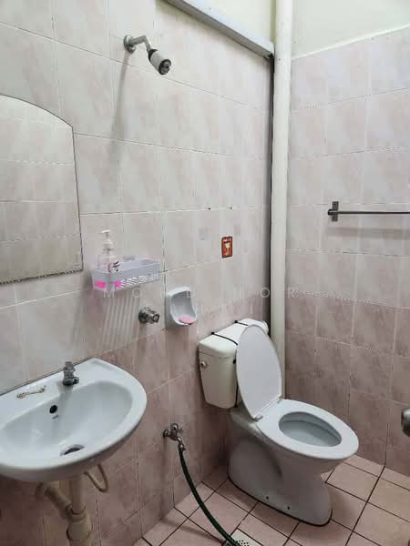 Rumah Teres untuk Dijual di Taman Dato Demang (Seri Kembangan) - Mohd Nor Fahmi - Bathroom - PropertyGuru.com.my