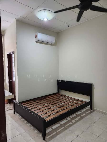 Rumah Teres untuk Dijual di Taman Dato Demang (Seri Kembangan) - Mohd Nor Fahmi - Bedroom - PropertyGuru.com.my