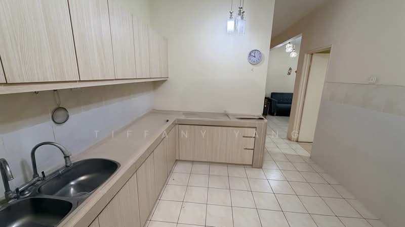 Townhouse for Sale in Bandar Country Homes (Rawang) - Tiffany Yang - Kitchen - Dry - PropertyGuru.com.my