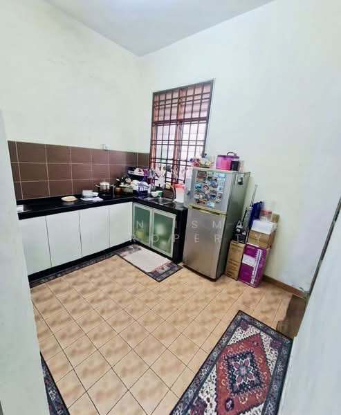 Rumah Teres 2 Tingkat untuk Dijual di Taman Pulai Emas (Kulai) - Azlan Ismail aiproperty - Kitchen - PropertyGuru.com.my