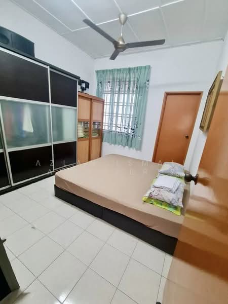 Rumah Teres 2 Tingkat untuk Dijual di Taman Pulai Emas (Kulai) - Azlan Ismail aiproperty - Bedroom - PropertyGuru.com.my