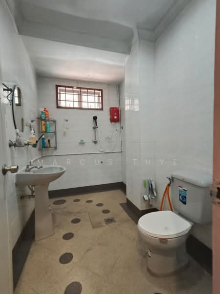 Rumah Teres 2 Tingkat untuk Dijual di Taman Seri Orkid (Skudai) - Marcus Thye - Bathroom - PropertyGuru.com.my