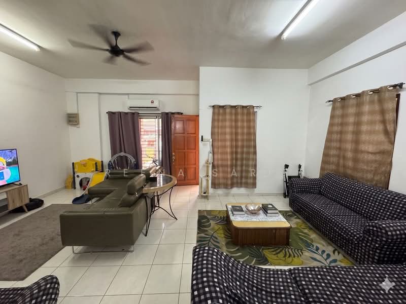 Rumah Teres 2 Tingkat untuk Dijual di Alam Budiman (Shah Alam) - Reena Sarif - Living Room - PropertyGuru.com.my