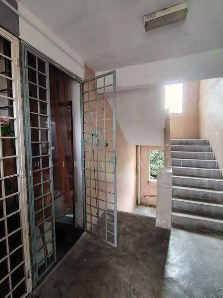 Flat for Sale at Pangsapuri Sri Meranti - Hairul Ramli - Entrance - PropertyGuru.com.my