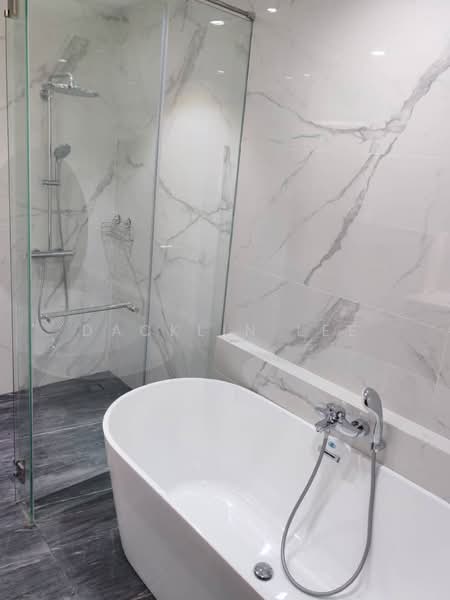 Servis Apartment untuk Dijual di Core Residence @ TRX - Dacklin Lee - Bathroom - PropertyGuru.com.my