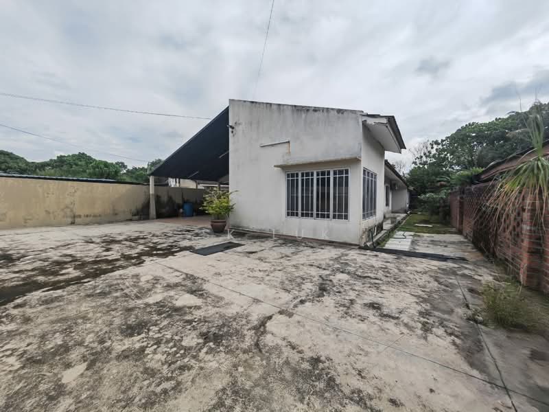 Bungalow for Sale in Rawang (Selangor) - SK Luk - Exterior - PropertyGuru.com.my