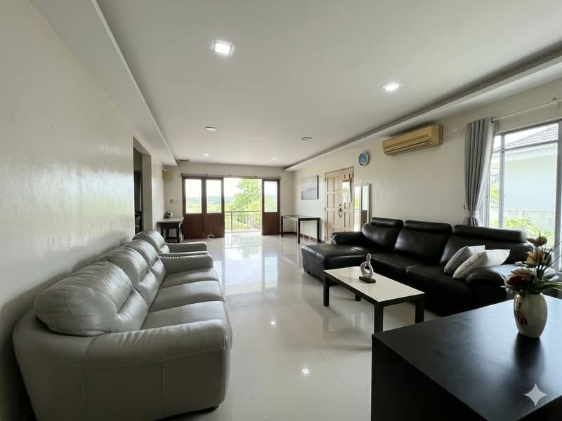Bungalow for Sale in Rawang (Selangor) - SK Luk - Living Room - PropertyGuru.com.my