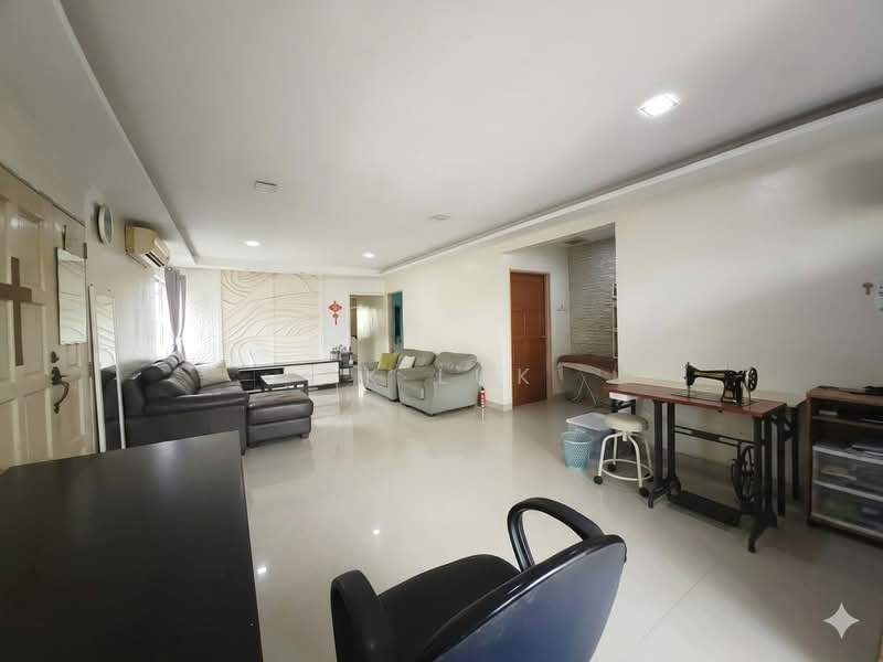 Bungalow for Sale in Rawang (Selangor) - SK Luk - Living Room - PropertyGuru.com.my