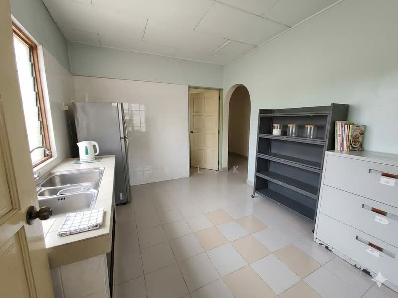 Bungalow for Sale in Rawang (Selangor) - SK Luk - Kitchen - PropertyGuru.com.my