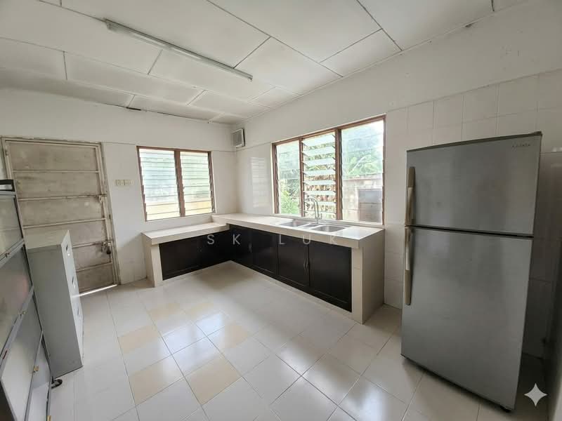 Bungalow for Sale in Rawang (Selangor) - SK Luk - Kitchen - PropertyGuru.com.my