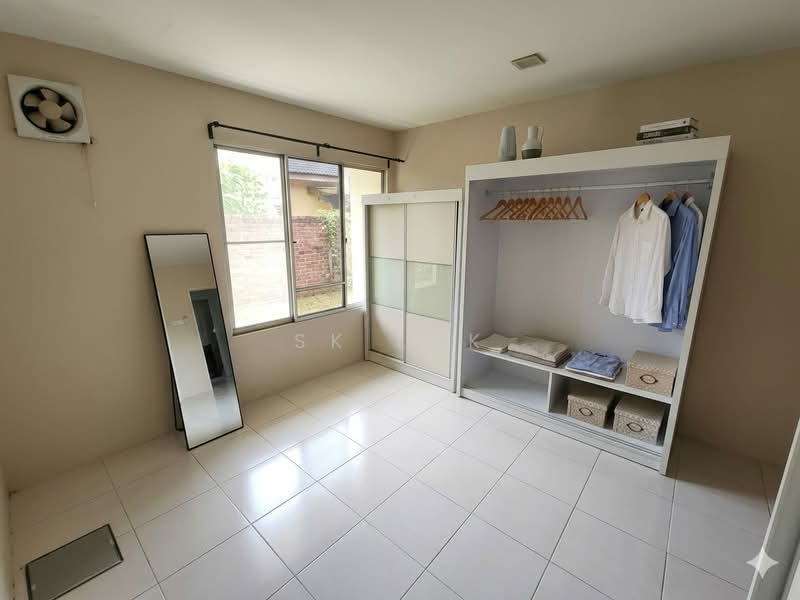 Bungalow for Sale in Rawang (Selangor) - SK Luk - Bedroom - PropertyGuru.com.my